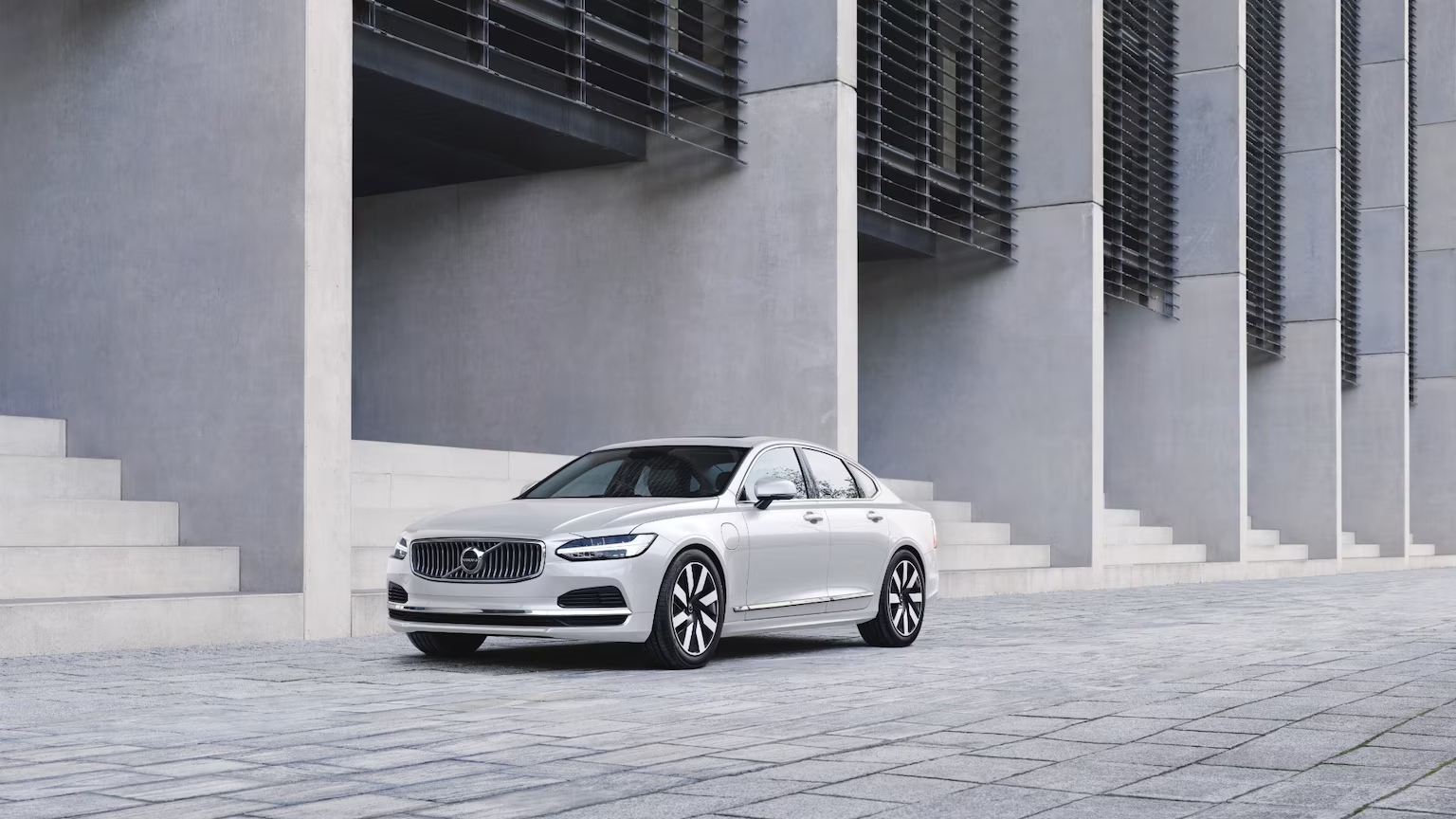 3. Luxury car VOLVO S90 Recharge (T8)