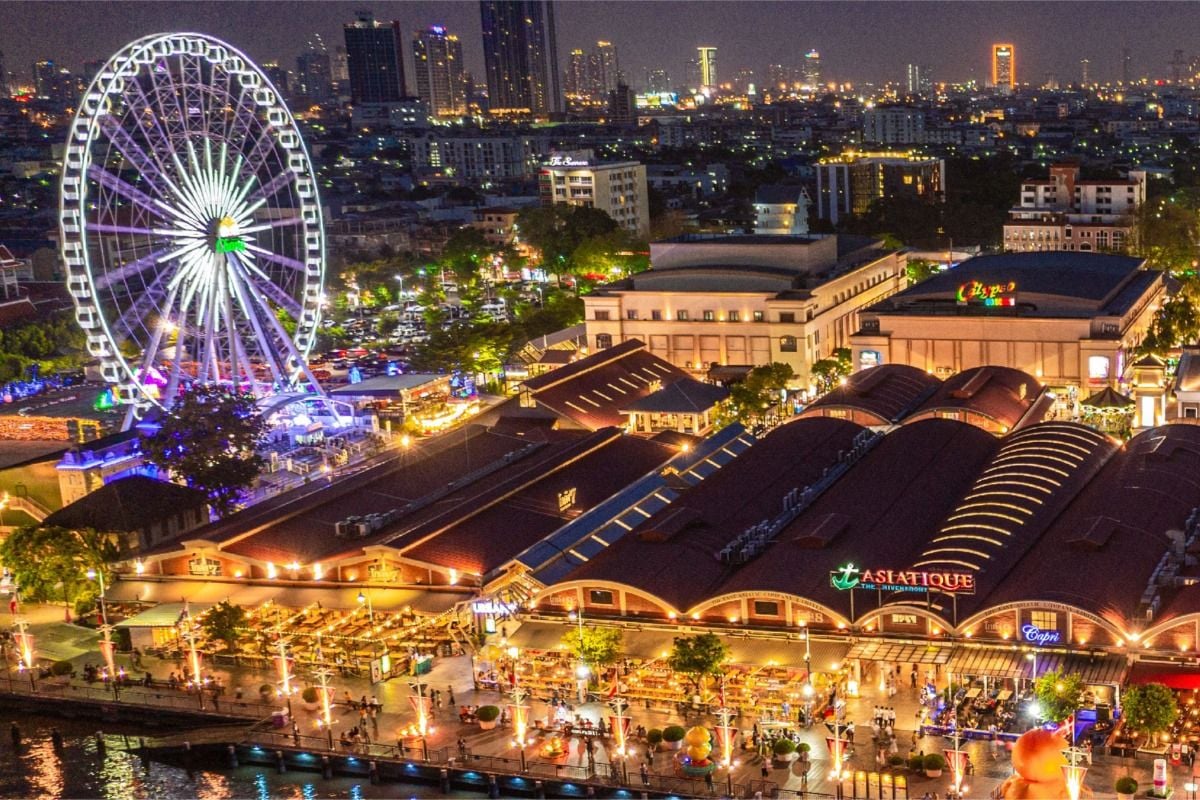 现代观点和旅游景点    湄南河和Asiatique——沿着河边漫步，享受夜晚的氛围。