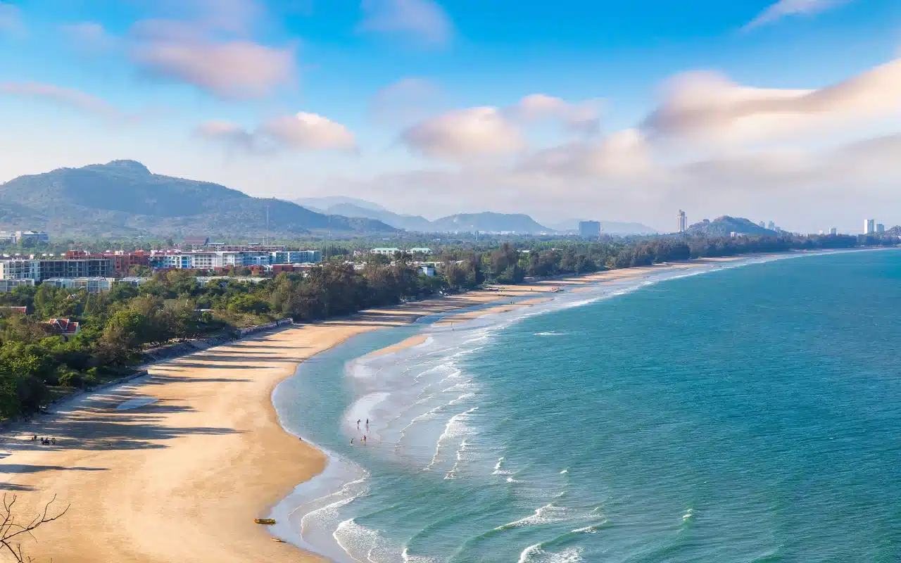 หาดหัวหิน: หาดที่มีชื่อเสียงและเป็นจุดท่องเที่ยวที่ยอดเยี่ยม