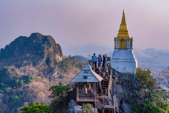 Wat Chalermprakiat Phrachomklao Rachanusorn (Wat Phrabat Pu Pha Daeng), Lampang
