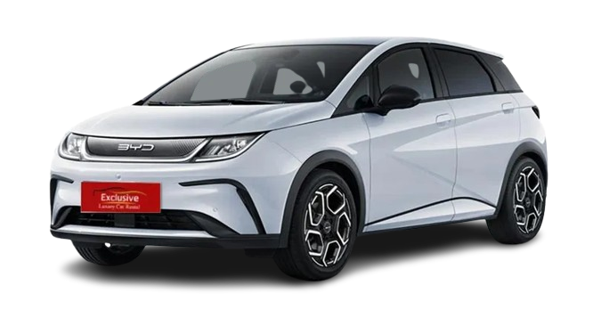 รถไฟฟ้ารุ่น BYD Dolphin สีขาวจากบริษัท Exclusive car Rental 