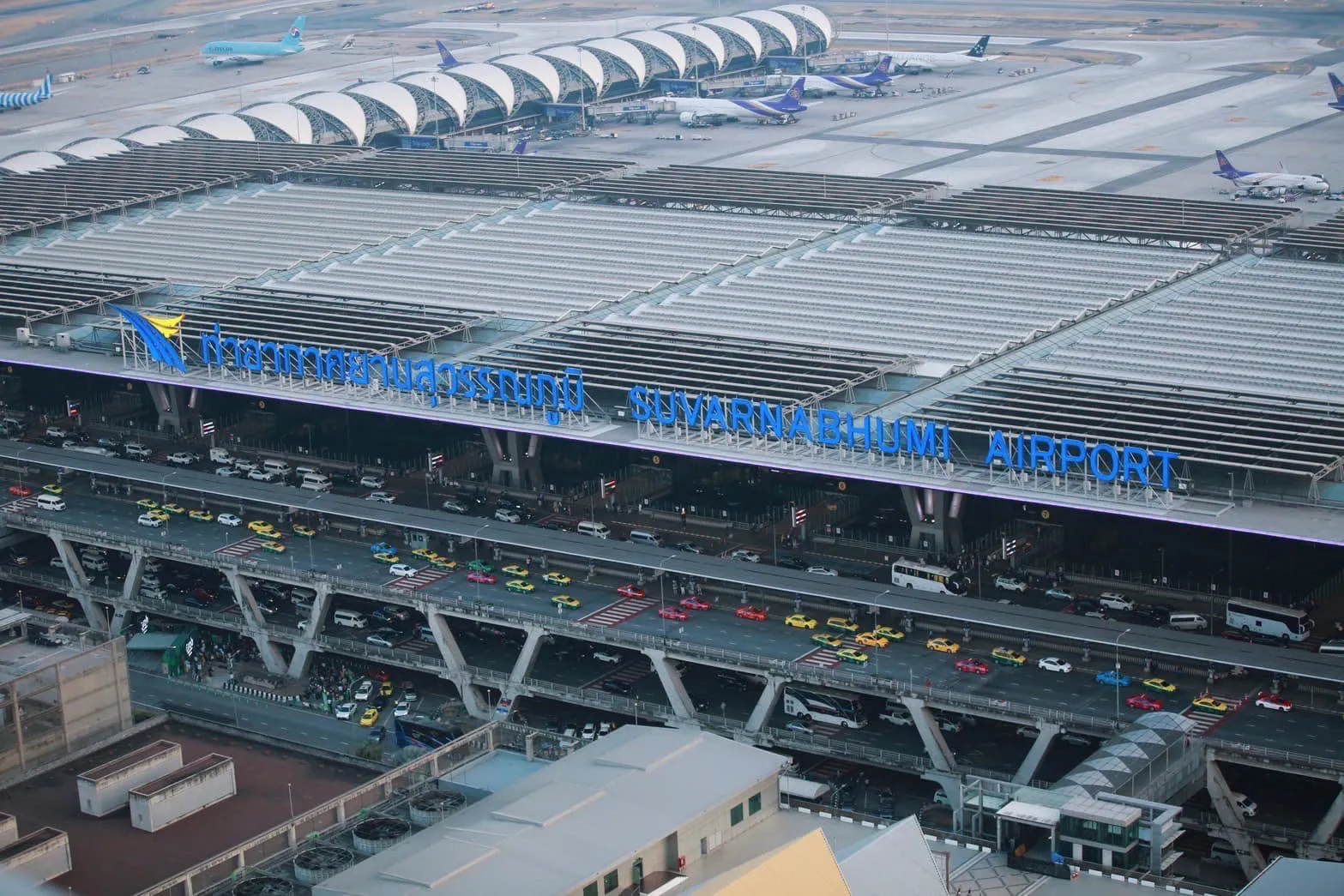 เช่ารถสนามบินสุวรรณภูมิ ที่ ท่าอากาศยานสุวรรณภูมิ