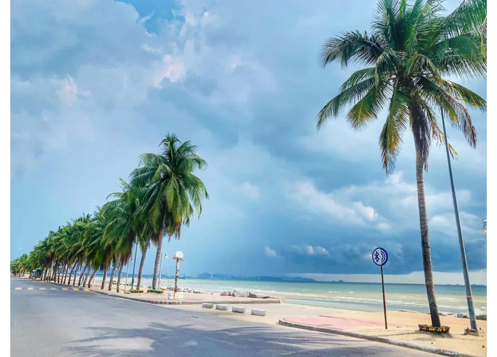 เช่ารถรังสิต ไปเที่ยวทะเลบางแสน จังหวัดชลบุรี